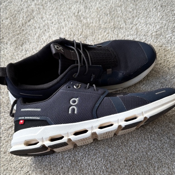 OnCloud Kids Running Dark Gray Sneakers - Picture 4 of 12